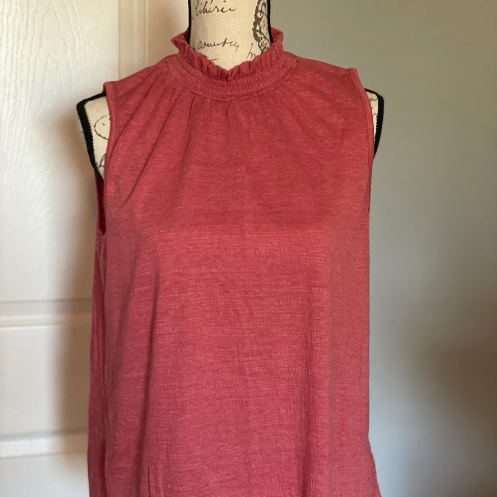 Light Red Cable & Gauge Sleeveless Shirt, L